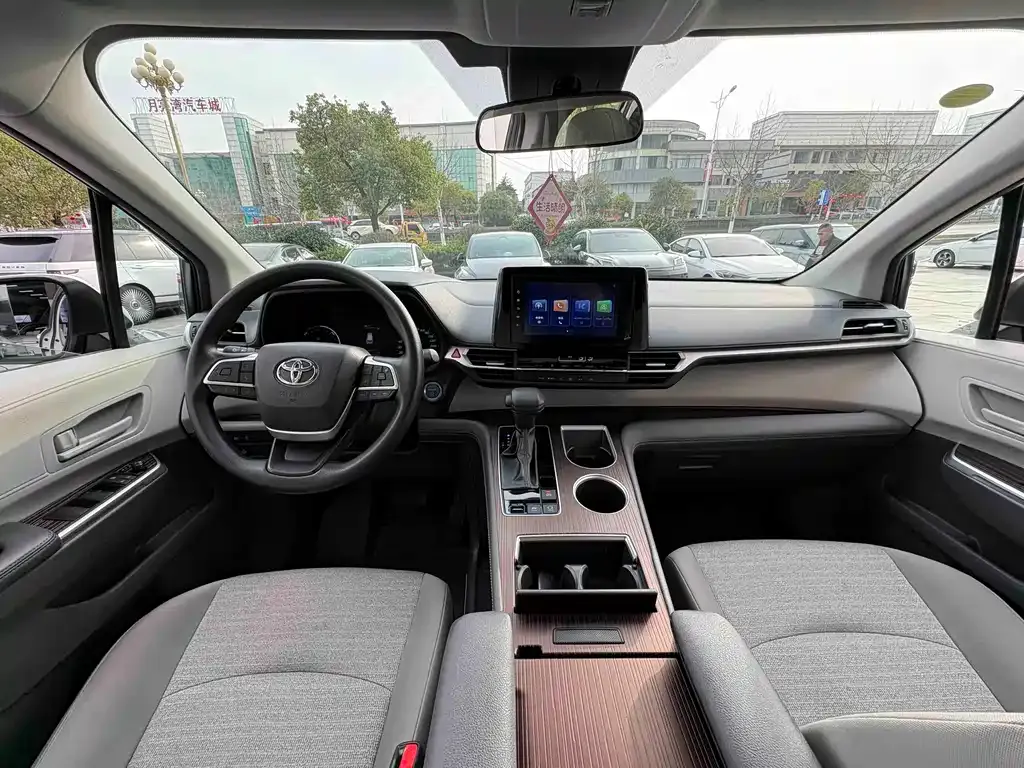 Toyota Sienna 2023 из CN, фото 7