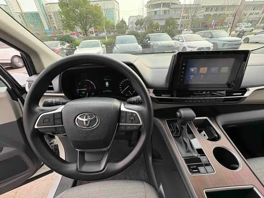 Toyota Sienna 2023 из CN, фото 5