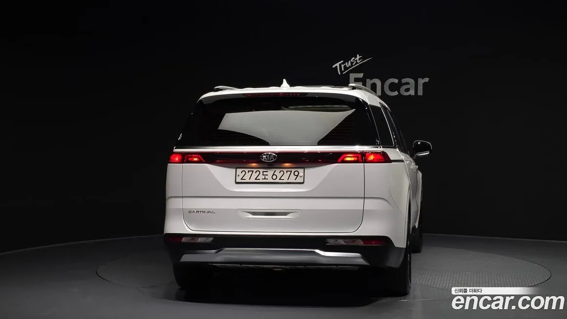 Kia Carnival — фото 5