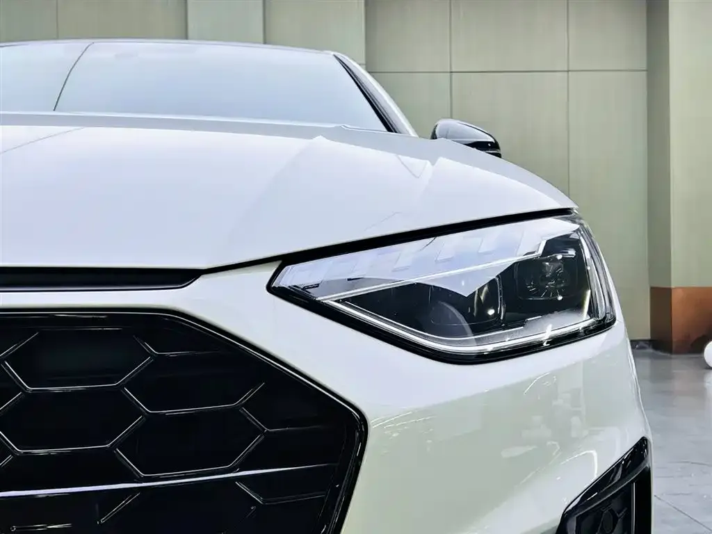 Audi A4L 2024 из CN, фото 3