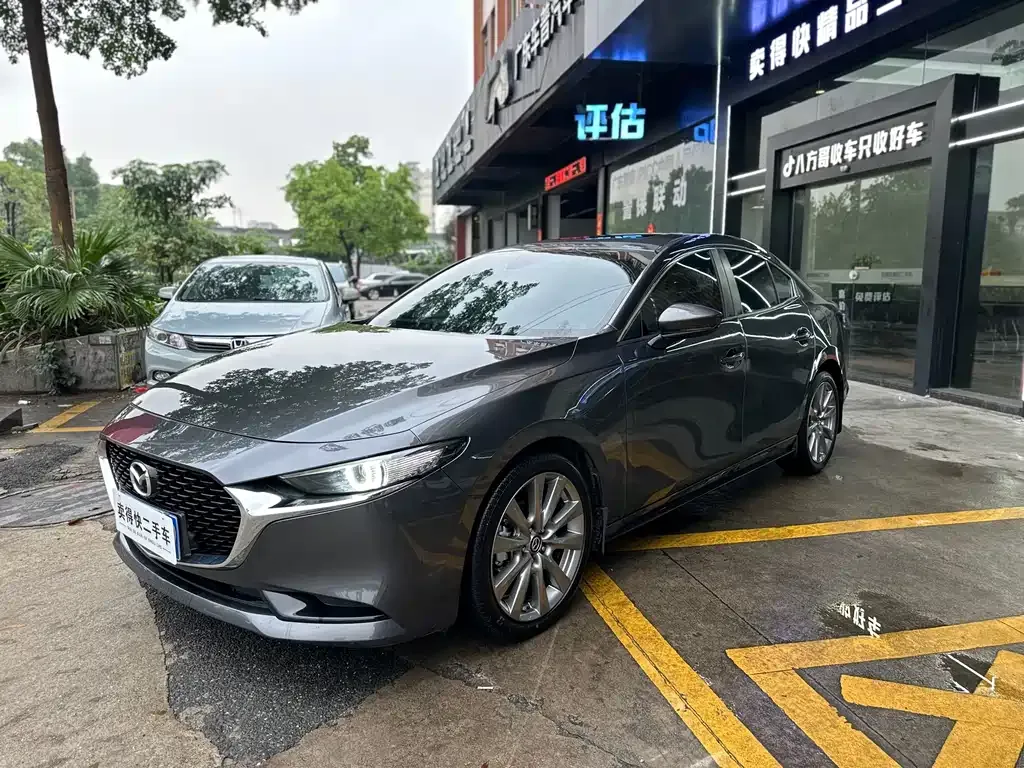 Mazda 3 Axela — фото 1