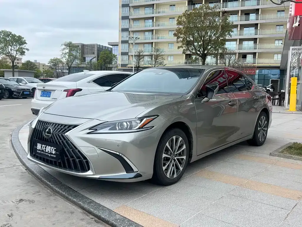 Lexus ES — фото 1