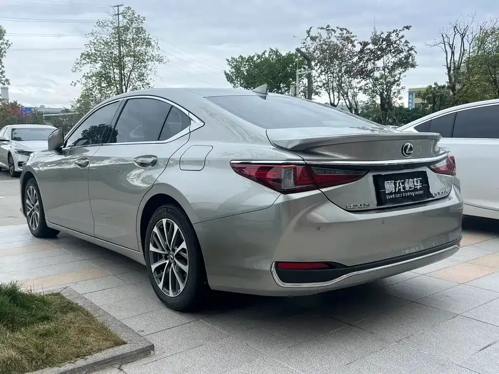 Lexus ES — фото 3