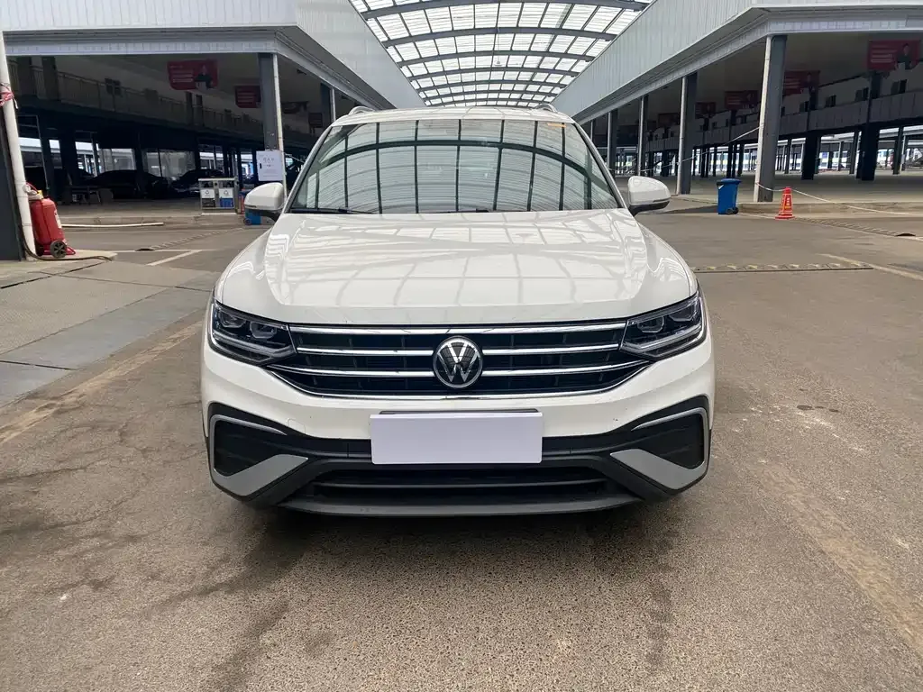 Volkswagen Tiguan L — фото 8