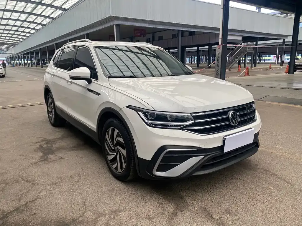 Volkswagen Tiguan L — фото 5