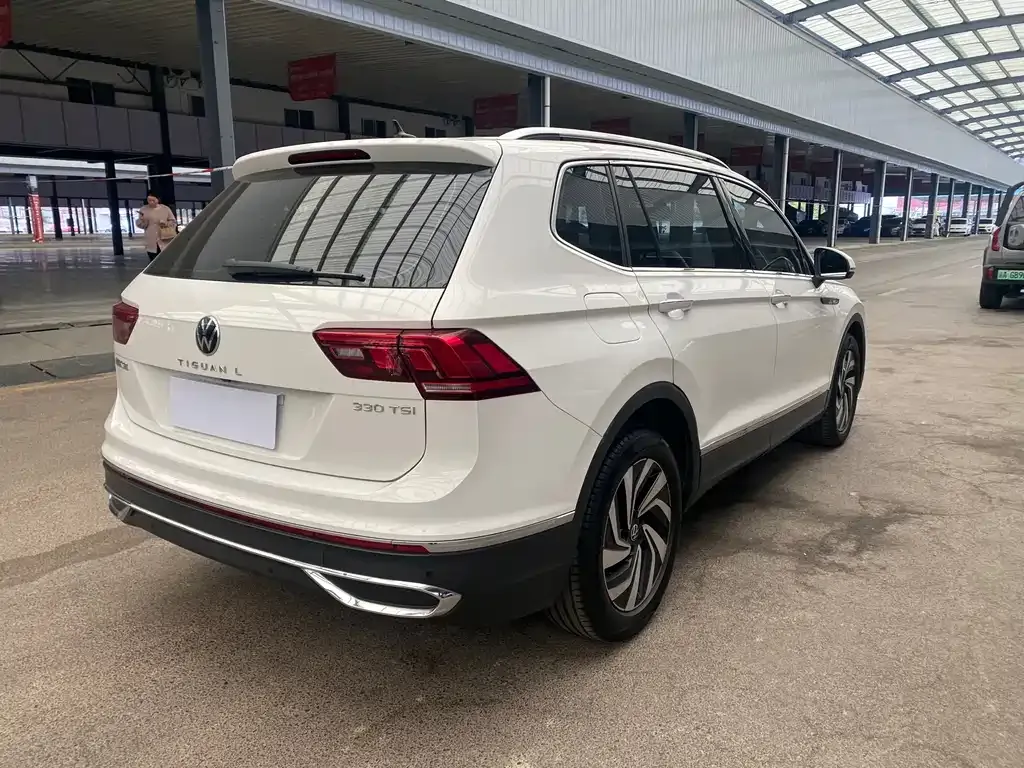 Volkswagen Tiguan L — фото 9