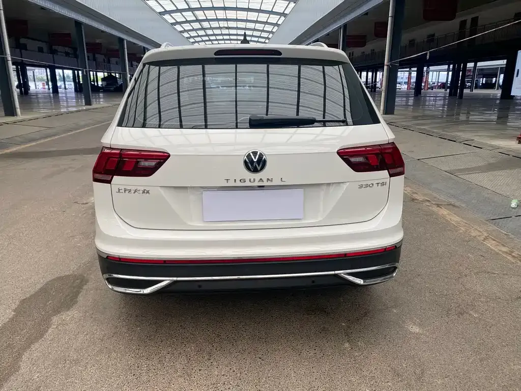 Volkswagen Tiguan L — фото 10