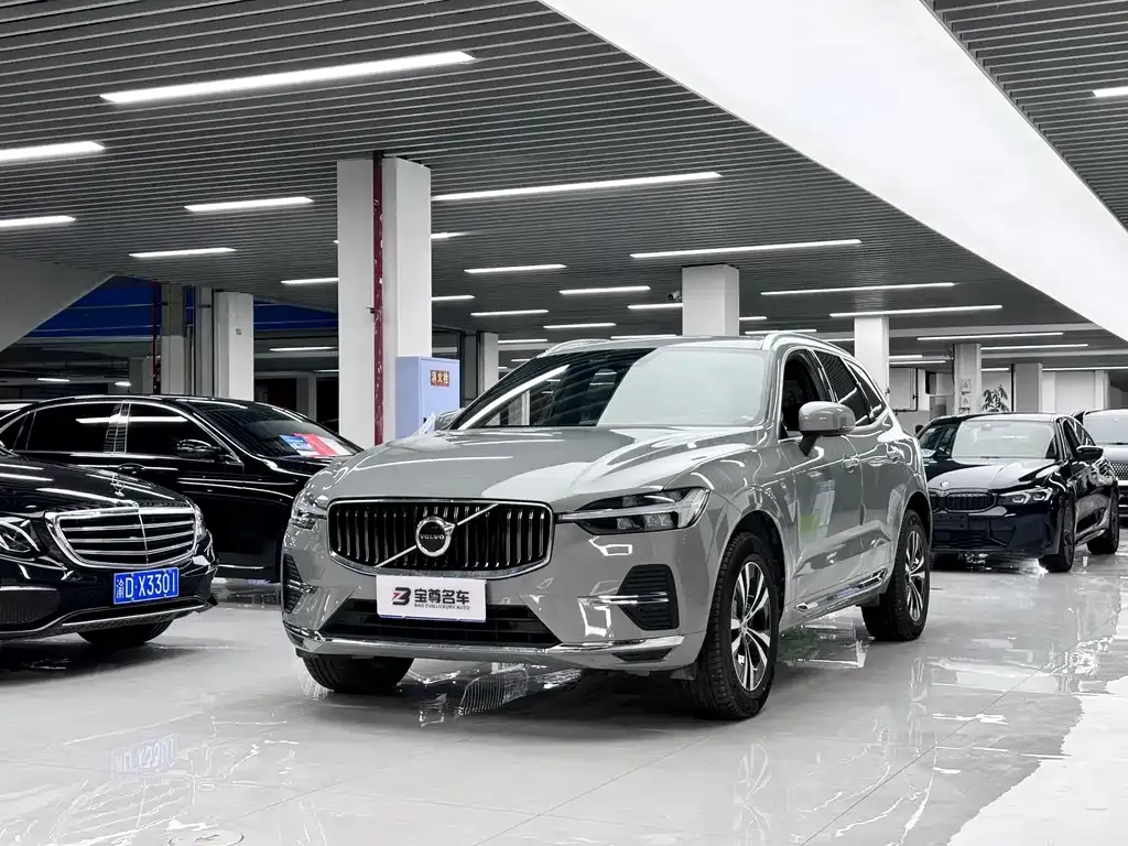 Volvo XC60 — фото 1