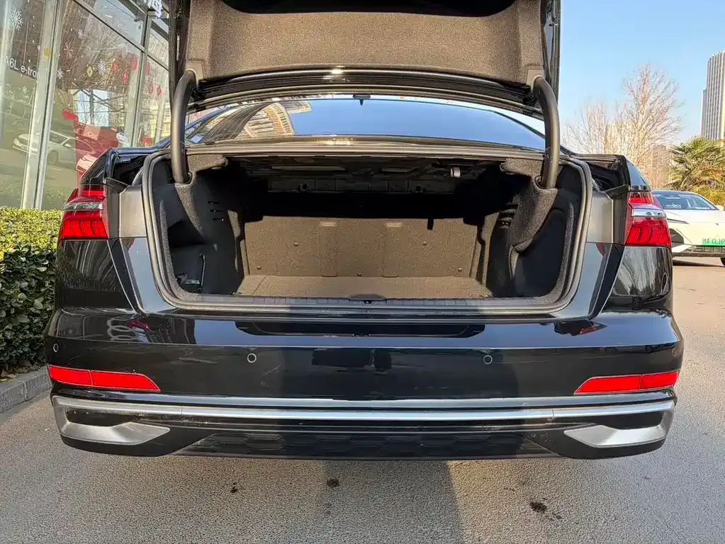 Audi A6L 2024 из CN, фото 8
