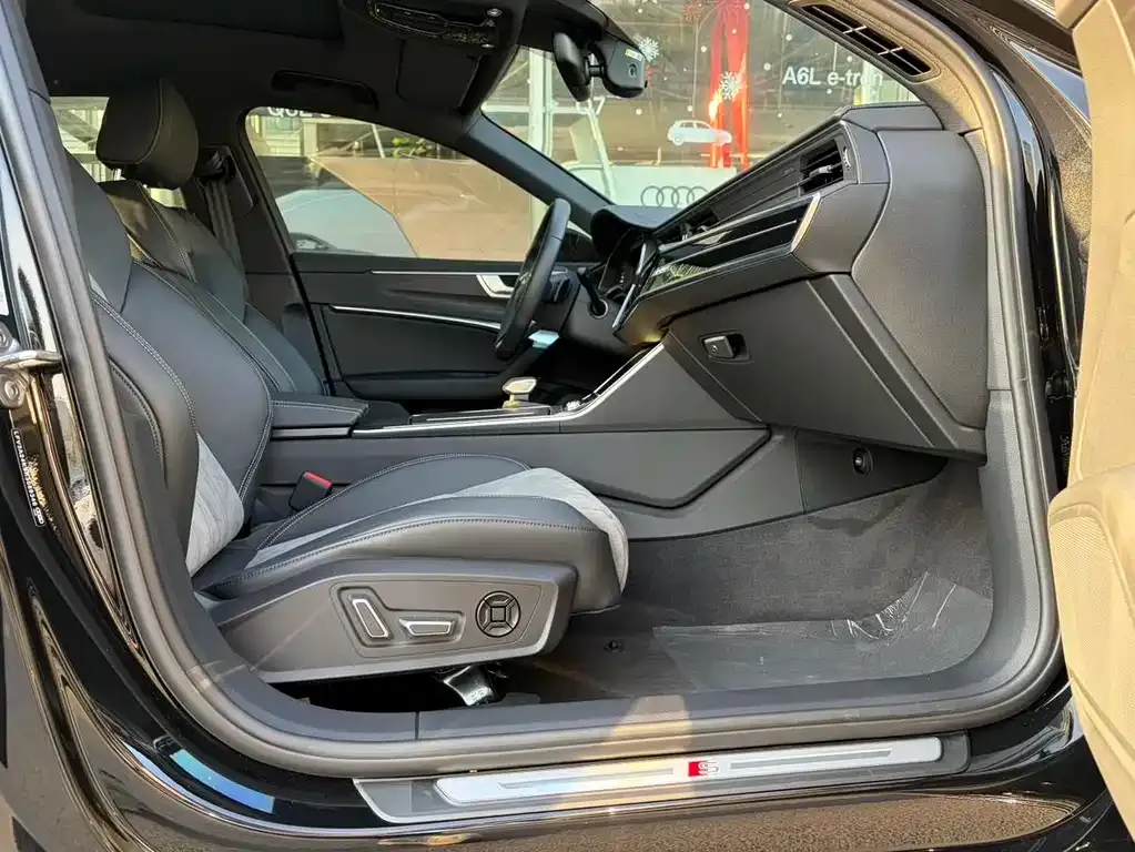 Audi A6L 2024 из CN, фото 5