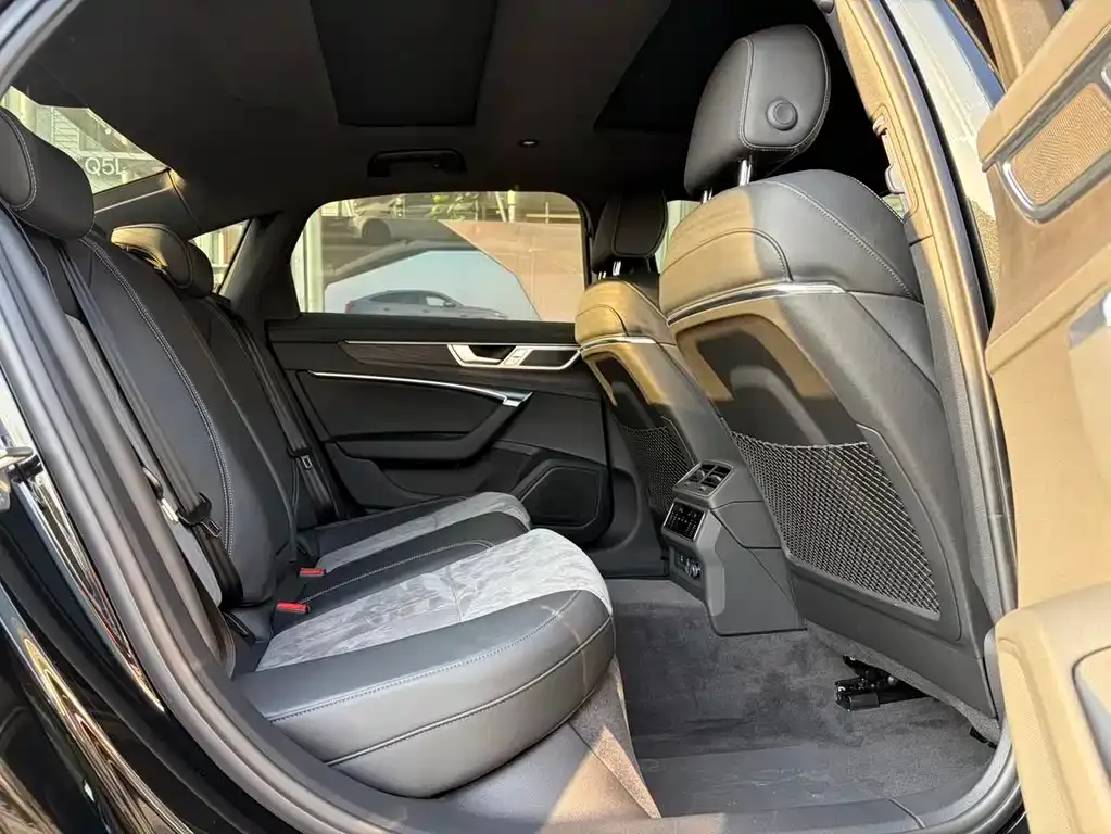Audi A6L 2024 из CN, фото 2