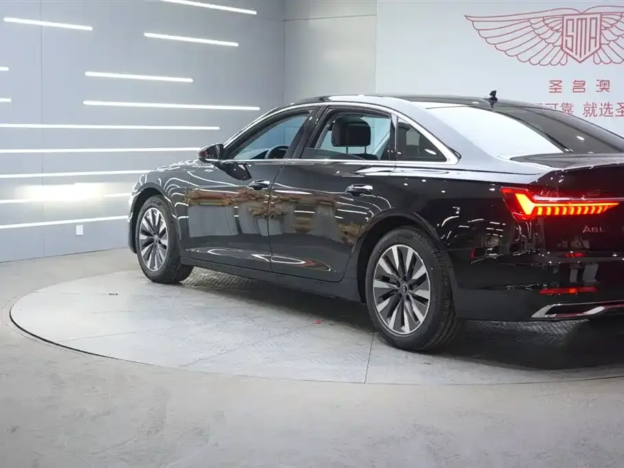 Audi A6L — фото 10
