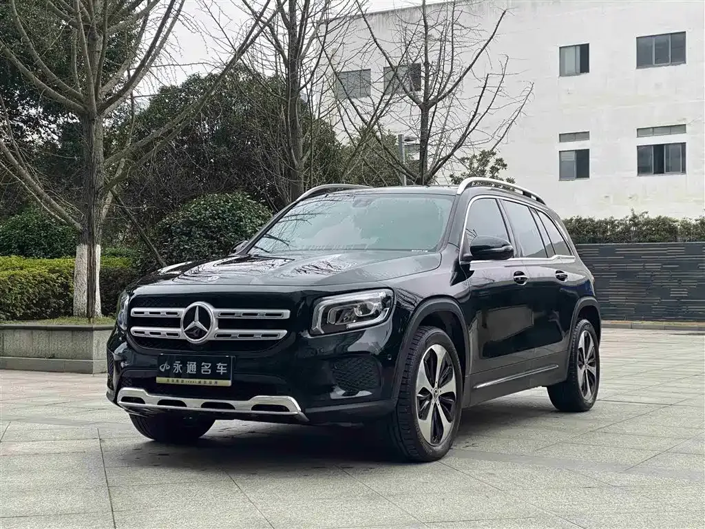 Mercedes-Benz GLB — фото 1