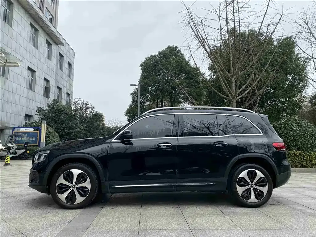Mercedes-Benz GLB — фото 10
