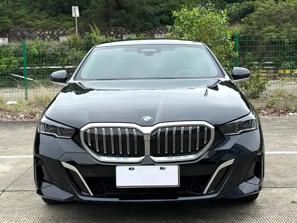 BMW 5 Series — фото 2