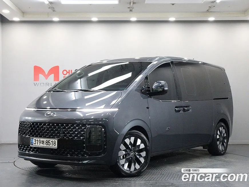 Hyundai Staria 4WD Lounge 9-Seater