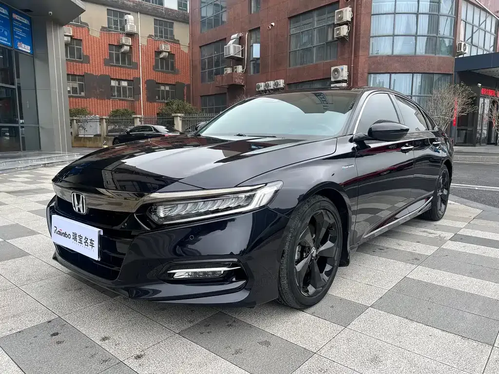 Honda Accord — фото 1