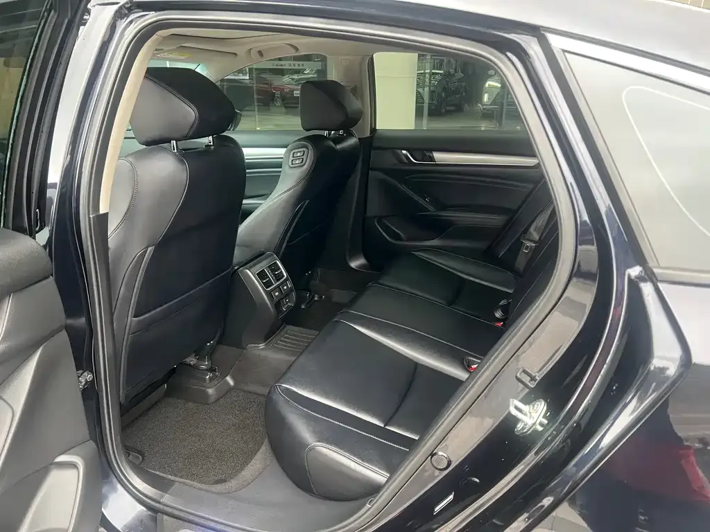 Honda Accord — фото 6