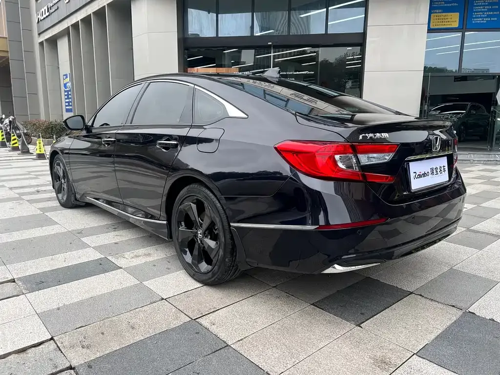 Honda Accord — фото 9