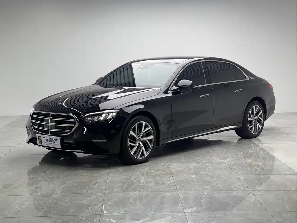 Mercedes-Benz E-Class — фото 1