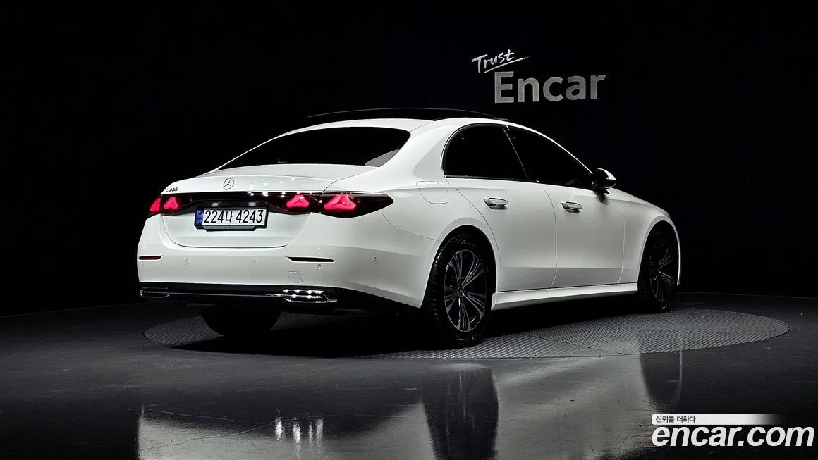 Mercedes-Benz E-Class — фото 5