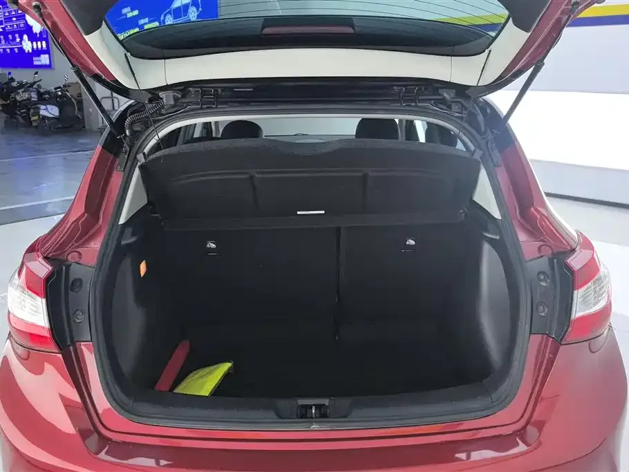 Nissan Tiida — фото 10