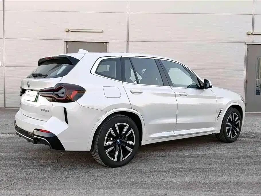 BMW iX3 — фото 4