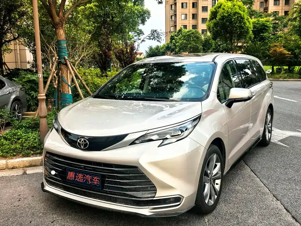 Toyota Sienna 2025 из CN, фото 1