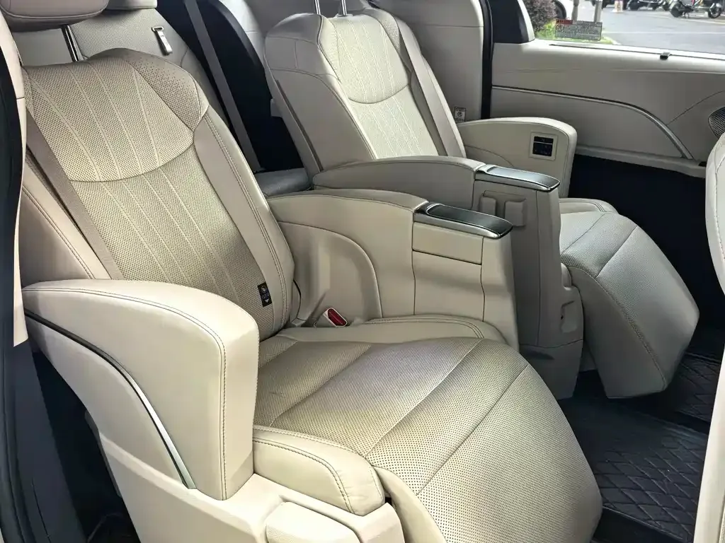 Toyota Sienna 2025 из CN, фото 3