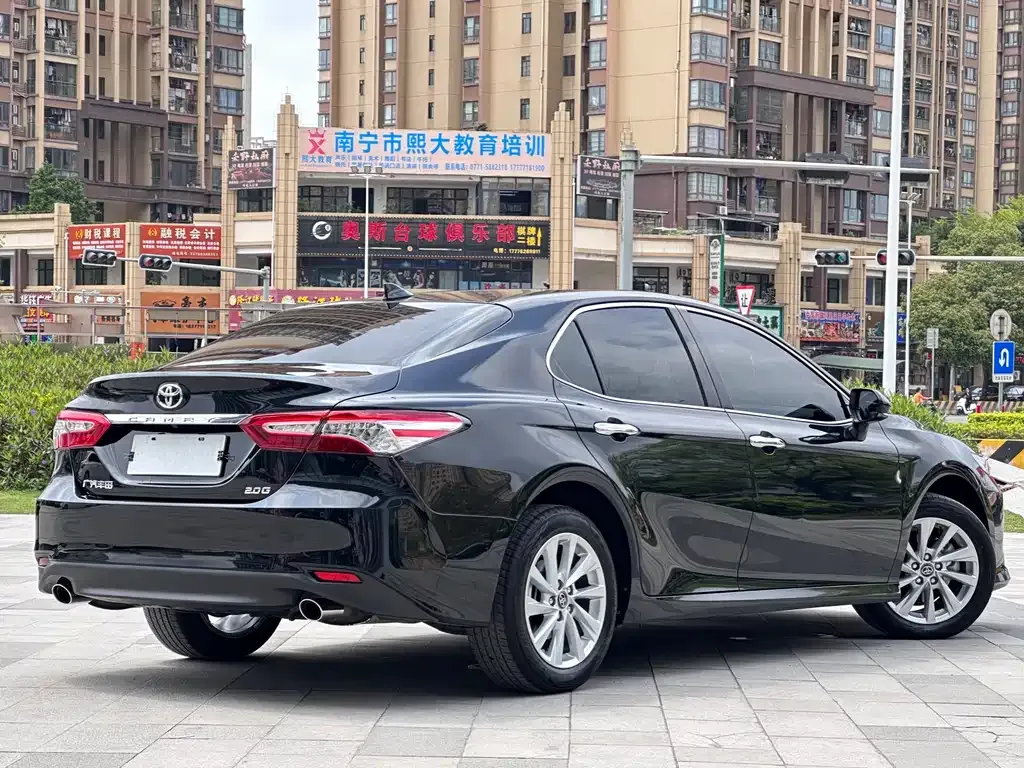 Toyota Camry — фото 8