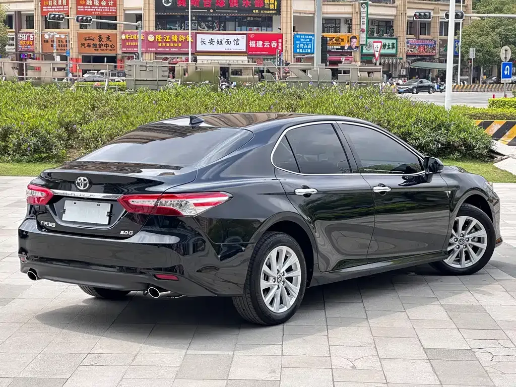 Toyota Camry — фото 10