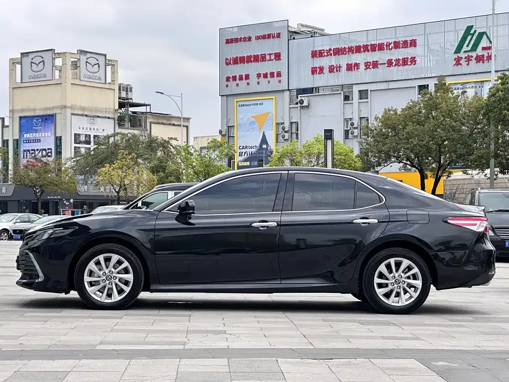Toyota Camry — фото 9