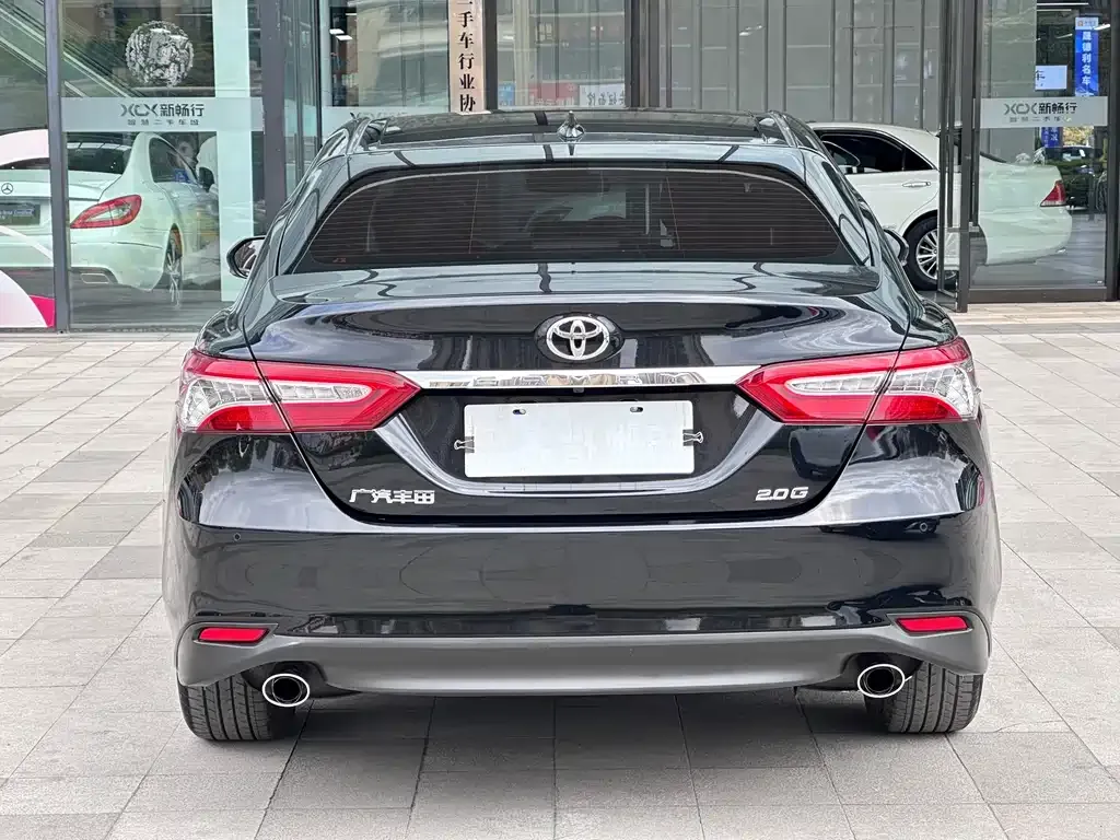 Toyota Camry — фото 2