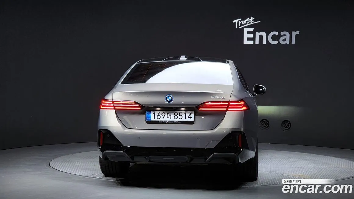 BMW 5-Series 2025 из KR, фото 2