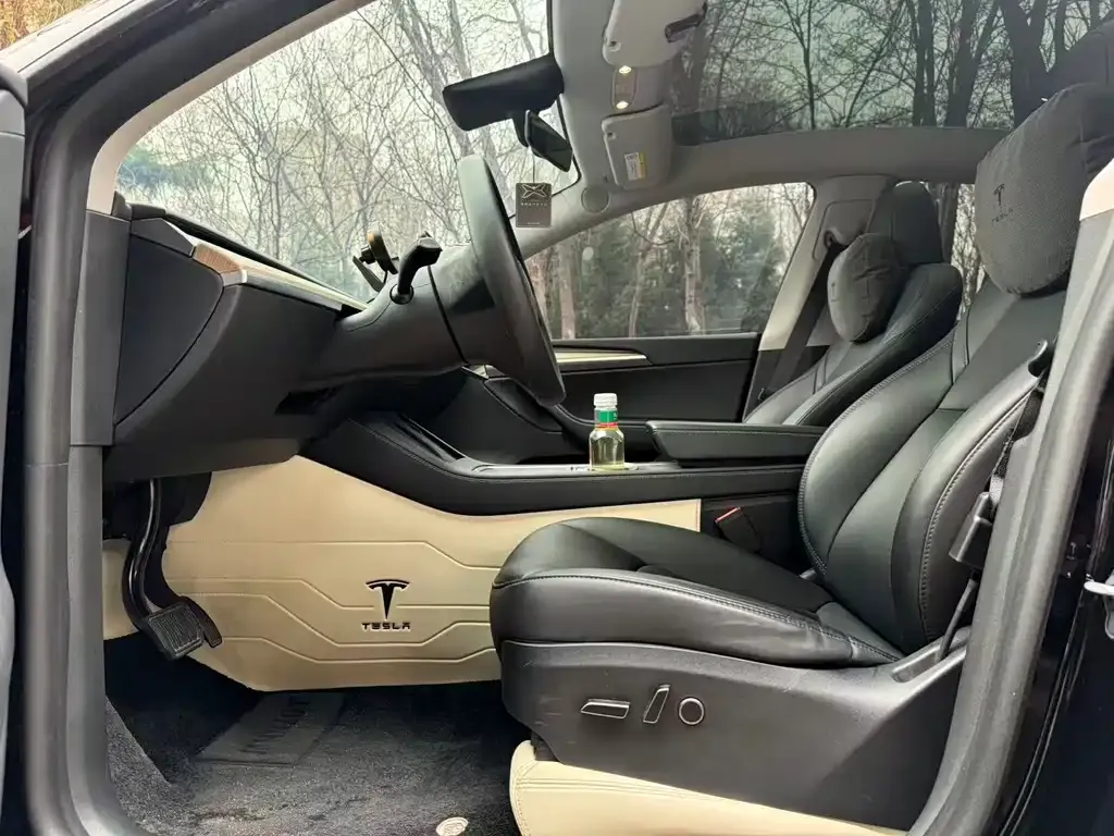 Tesla Model Y 2023 из CN, фото 3
