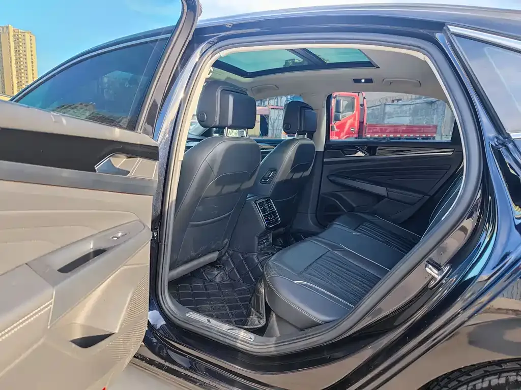 Volkswagen Passat 2022 из CN, фото 2