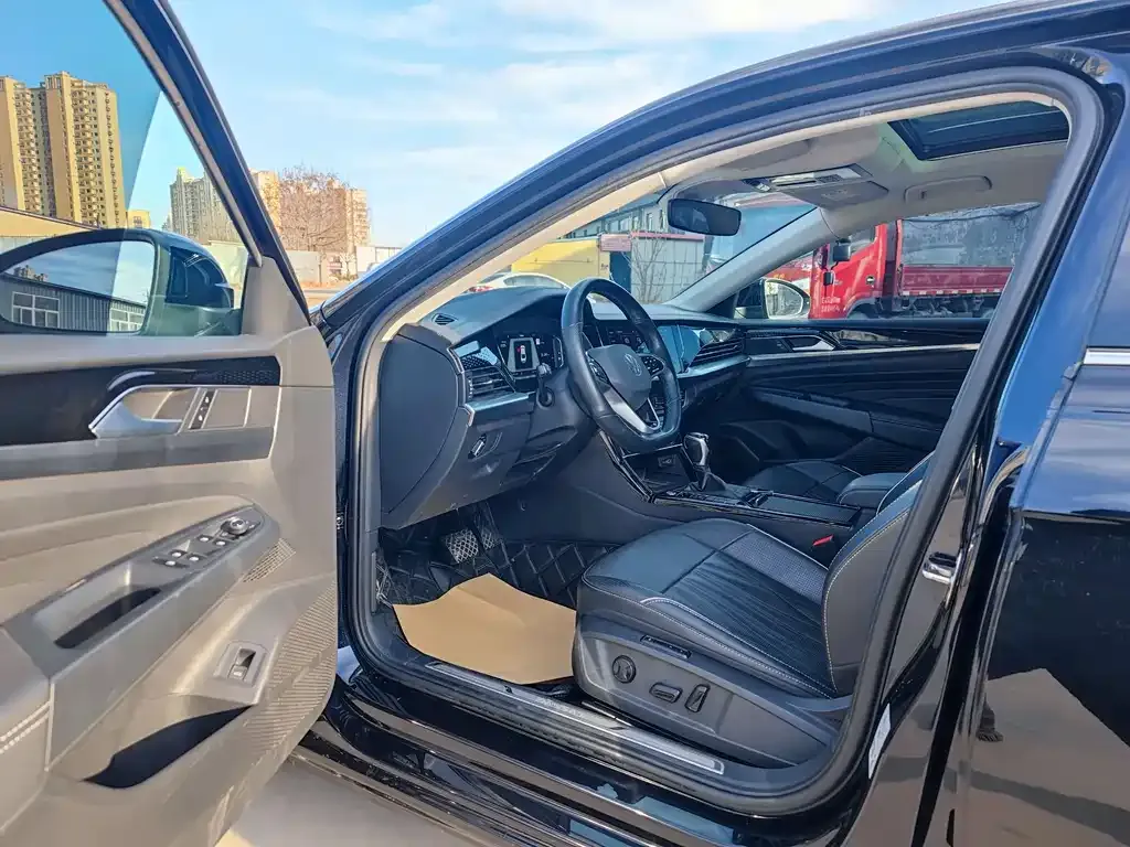 Volkswagen Passat 2022 из CN, фото 10