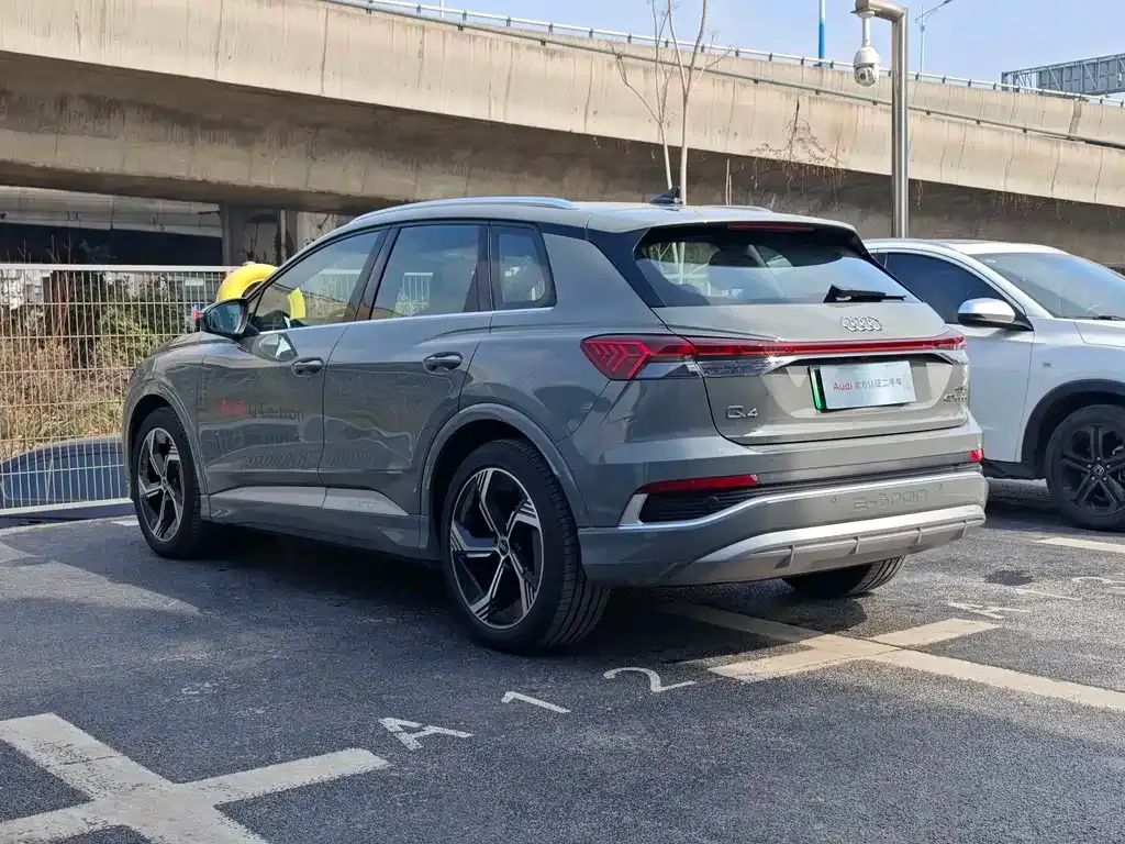 Audi Q4 e-tron — фото 9