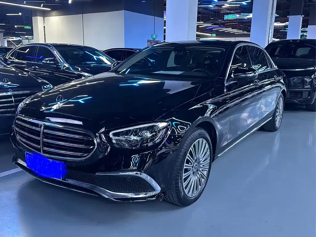 Mercedes-Benz E-Class — фото 1
