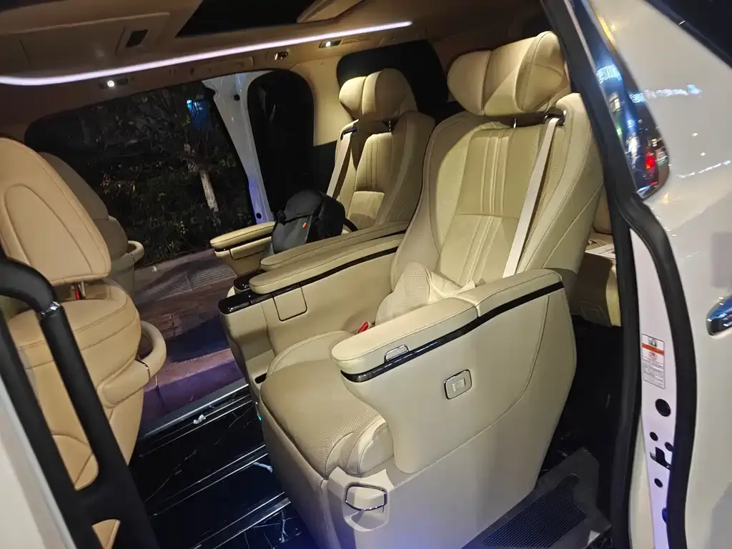 Toyota Alphard — фото 4
