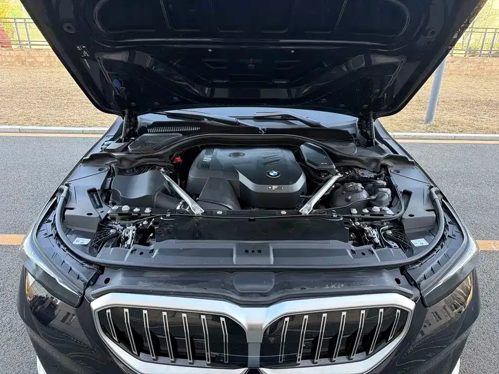 BMW 5 Series — фото 4