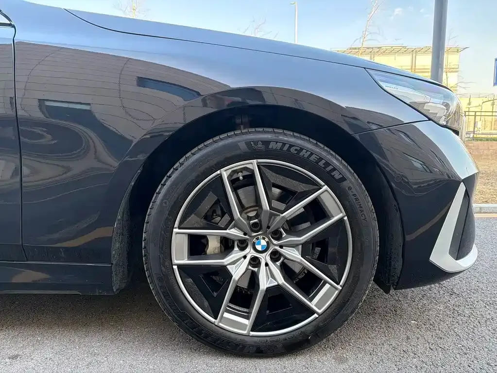 BMW 5 Series — фото 2