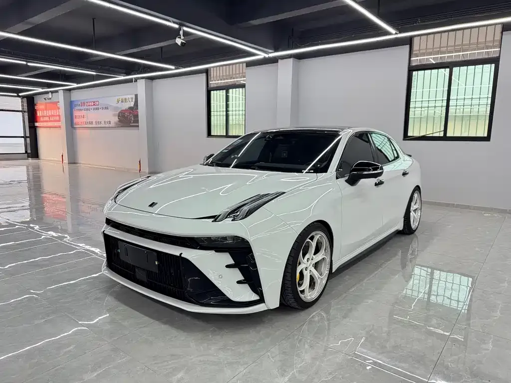 Lynk & Co 03
