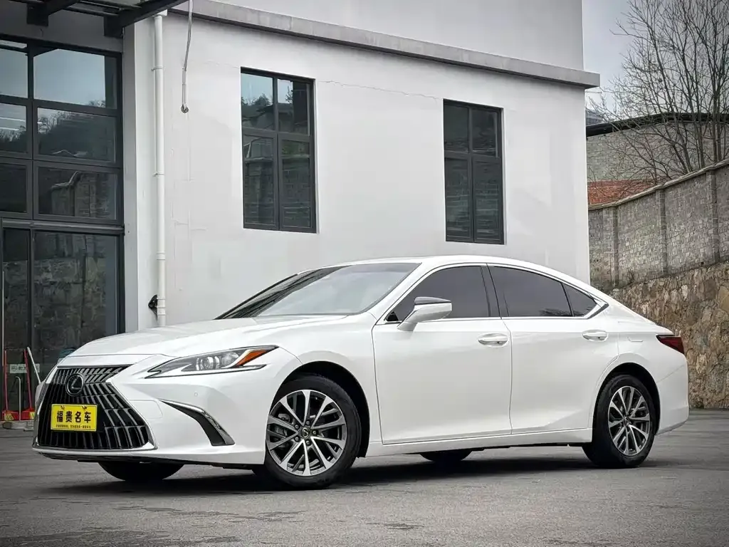 Lexus ES — фото 1