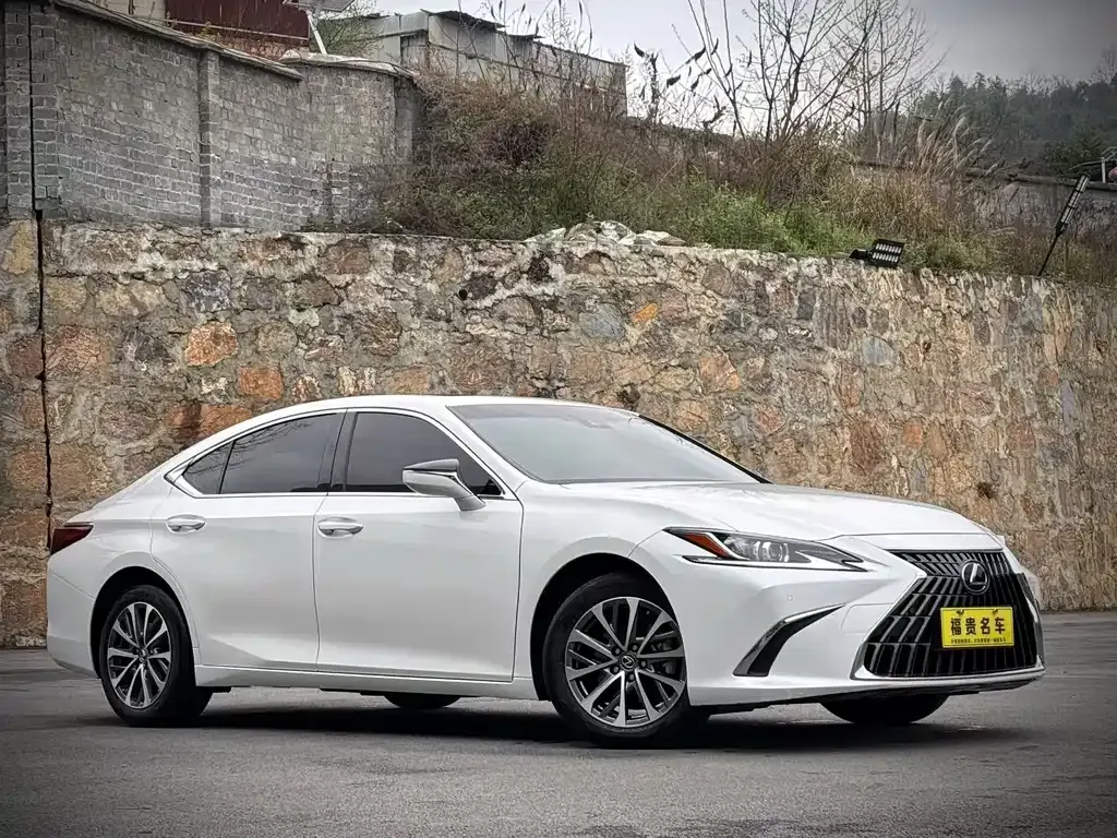 Lexus ES — фото 6