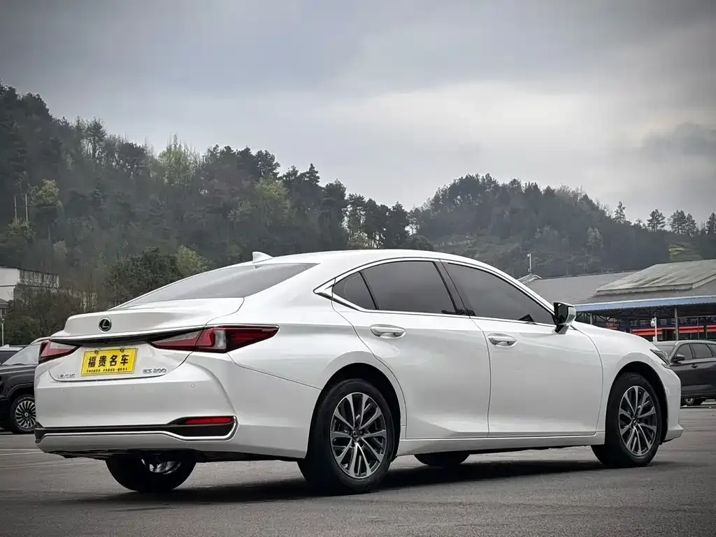 Lexus ES — фото 4