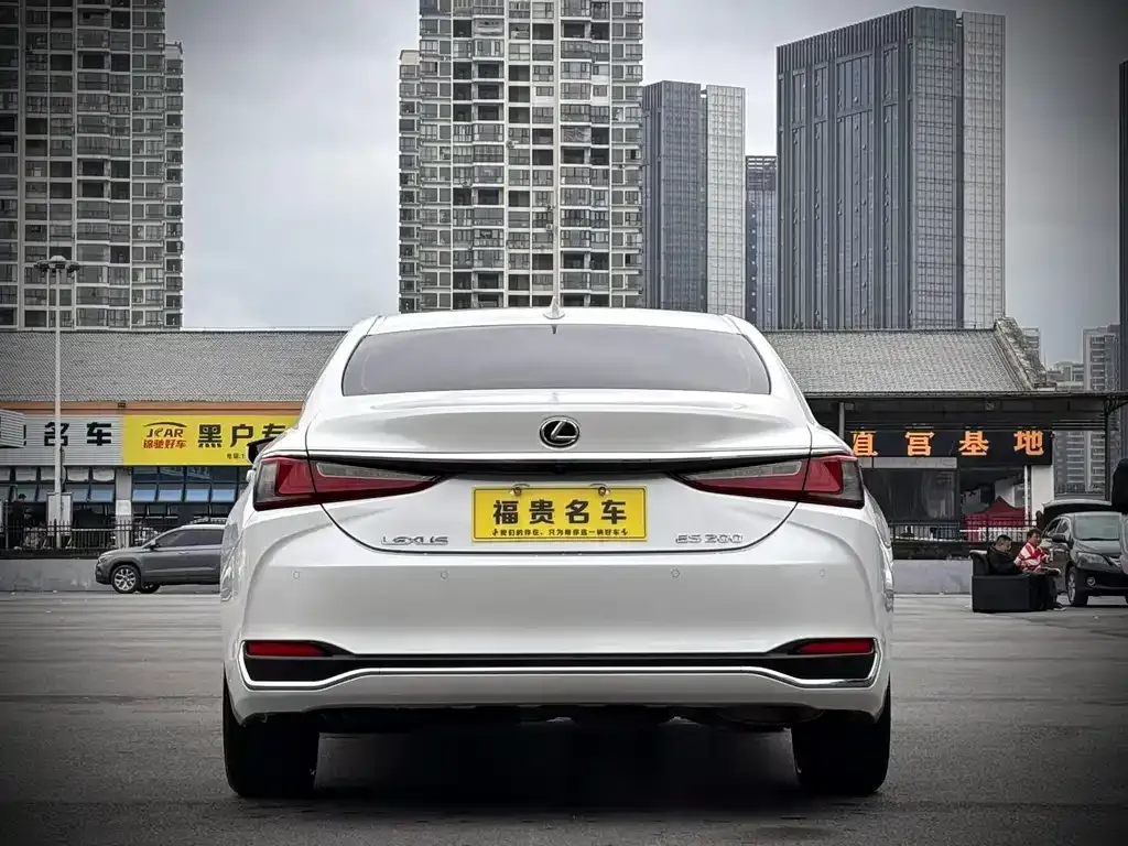 Lexus ES — фото 8