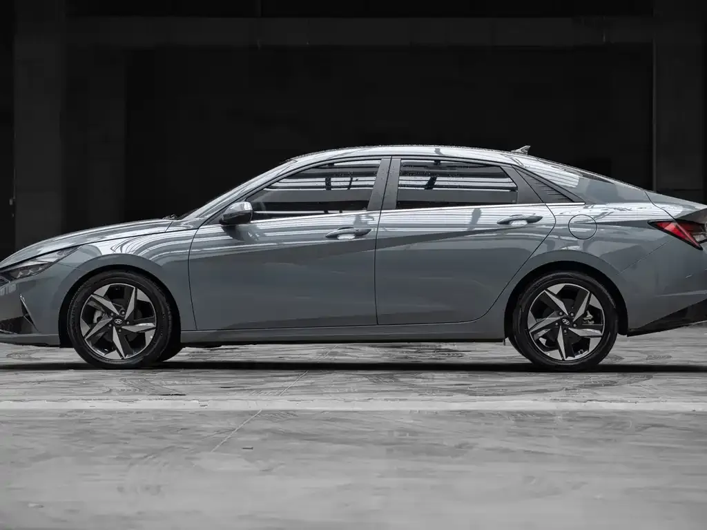 Hyundai Elantra — фото 6