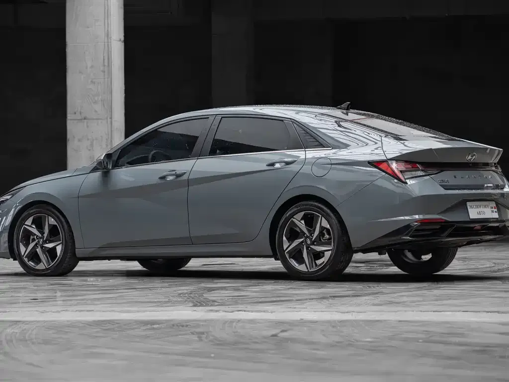 Hyundai Elantra — фото 10