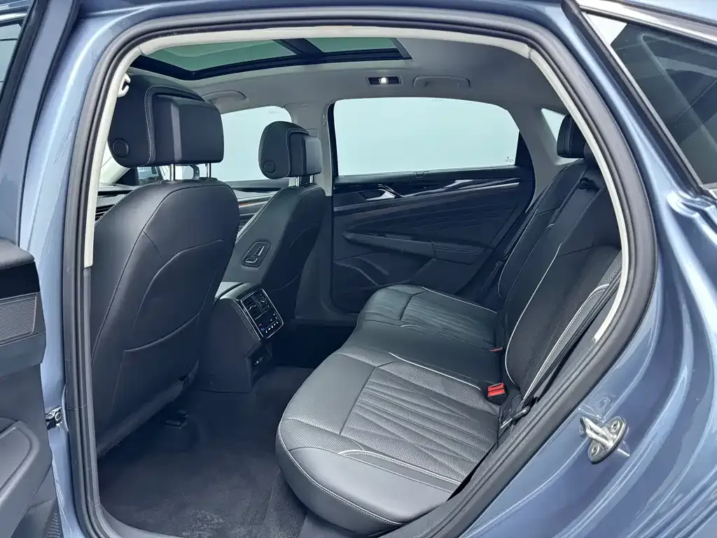 Volkswagen Passat — фото 10